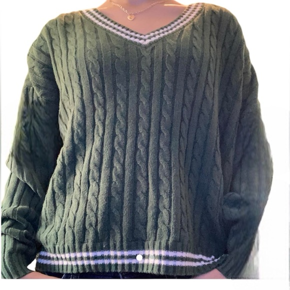 Hollister Women Cable Knit Sweater Size- S - Picture 2 of 9
